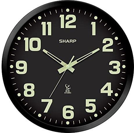 SHARP Glow in the Dark Atomic Analog Wanduhr - 30,5 cm Uhr mit schwarzem Rahmen - Sets Automatisch - Batteriebetrieben - Leicht zu lesen - Einfach zu bedienen - Sehen Sie Tag oder Nacht!