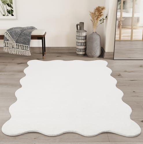 the carpet Lina Shape Scallop Teppich, Kunstfell, Flauschiger Teppich, Anti-Rutsch Unterseite, Waschbar, Super Soft, Creme, 160 x 220 cm
