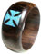 Chic-Net Damen Herren Finger Schmuck Ringe aus Sonoholz Holz und Crushed Türkis Stein mit Malteser Kreuz in Dunkelbraun 58 (18.5)