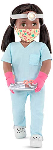 Our Generation Puppe Cierra – 46 cm Puppe mit Arztkleidung, Puppenzubehör und schwarzen Langen Haaren zum Frisieren – Kinder Spielzeug ab 3 Jahren - 45444 HCM Kinzel