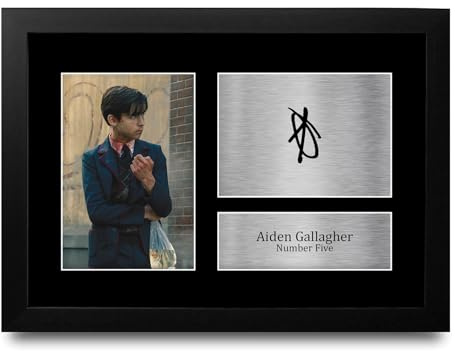HWC Trading Aiden Gallagher The Umbrella Academy Five Geschenke Gedrucktes Signiertes Autogramm Foto für Fans von Fernsehshows - A4 Gerahmt