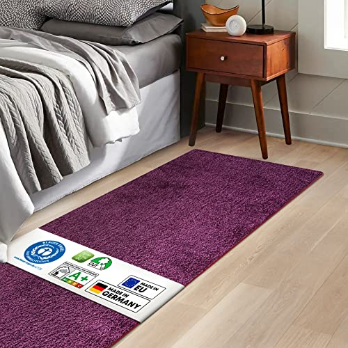 KARAT Bettvorleger Barcelona - Shaggy Bettumrandung - Teppich Läufer für Schlafzimmer Wohnzimmer - Flauschiger Teppichläufer (67 x 160 cm, Berry)