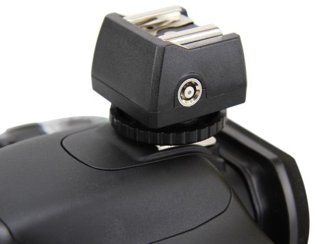 JJC JSC-8 Standard ISO Blitzadapter mit PC-Synchrobuchse, 3,5mm Klinkenbuchse und Blitzschuh