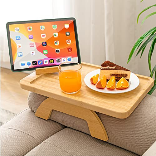 SINWANT Bandeja para brazo de sofá, mesa auxiliar de bambú con clip, mesa plegable con reposabrazos de sofá con soporte para teléfono de 360°, bandejas de alimentos para comer, bebidas, aperitivos