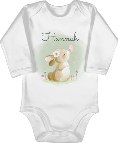 Geschenk mit Namen personalisiert by Shirtracer - Baby Body Langarm - Süßer Hase mit Name personalisiert I Hasen Geschenk Bunny I Rabbit I Kaninchen