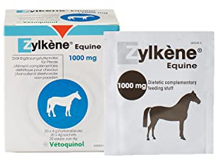 Vetoquinol Zylkene Equine | 20 x 4 g | Diät-Ergänzungsfuttermittel für Pferde | Kann dabei helfen unerwünschtes Verhalten von Pferden in ungewohnten Situationen zu reduzieren