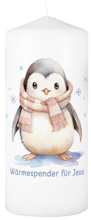 Herz & Heim® schöne Stumpenkerze mit Personalisierung zu Weihnachten (Pinguin)