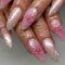 MouyouGlow Press on Nails Kurz,Almond Rosa Airbrush Glazed Donut 3D Hibiskus Blumen Flowers Hailey Bieber Fake Nails mit Nagelkleber,Pink Base Chrome Künstliche Fingernägel