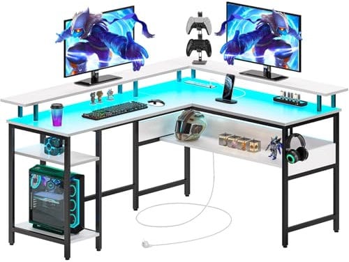 Rolanstar Scrivania Gaming Angolare LED, Postazione Gaming con 2 Prese di Corrente e 2 Porte di Ricarica USB, Scrivania L Reversibile con Supporto per Monitor & Ripiani Regolabili(Bianco 137 x 108 cm)