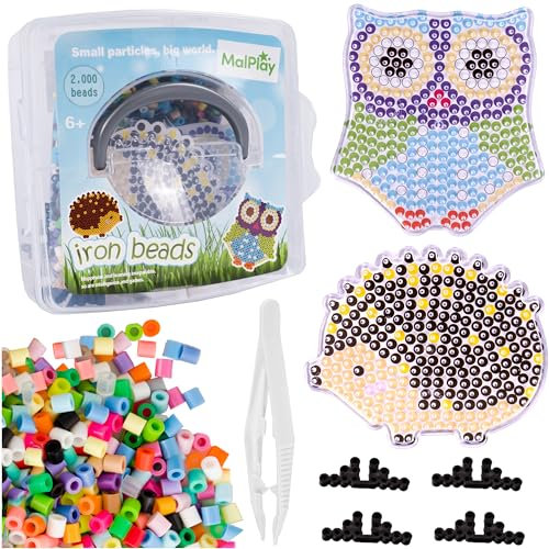 MalPlay 2000 Bügelperlen Set Bügelpads, Perlen in 8 Farben, 2 Vorlagen - Eule und Igel, Tier Steckperlen, DIY-Perlen Geschenk