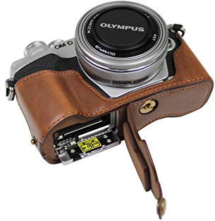SundayZaZa Versione con apertura inferiore compatibile per Olympus OM-D E-M10 Mark IV Custodia protettiva per fotocamera in pelle PU con design a treppiede con cinturino marrone scuro