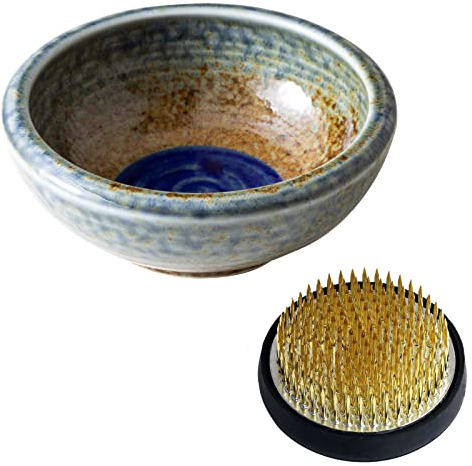 Wazakura Minoyaki Serie Ikebana Essenzielle Utensilien Set- Kleine runde Keramikvase und Kenzan Blumenfrosch für Blumenstecken Arrangements - Braun & Blau Vase + 61mm Messing Kenzan