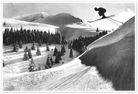 Posterlounge Skispringer in Schneelandschaft mit Bäumen Poster | 60 x 40 cm von Vintage Ski Collection Schwarz-Weiß Wandbilder Wanddeko