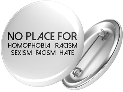 Huuraa Button No Homophobia Racism Hate Ansteck Pin Größe 59mm mit Motiv gegen Diskriminierung Geschenk Idee für Freunde und Familie
