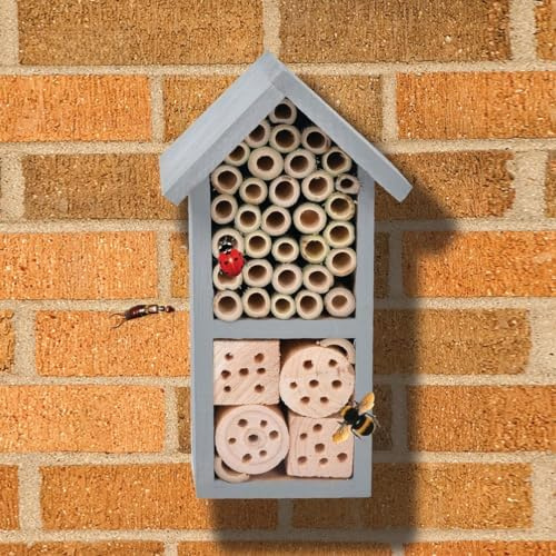 Garden Mile Umweltfreundliches Insektenhotel aus Holz, freistehend, natürliches Holz, auffällig – Hängehütte für den Außenbereich, Bienenhaus für Bienen, Schmetterlinge, Marienkäfer und Käfer