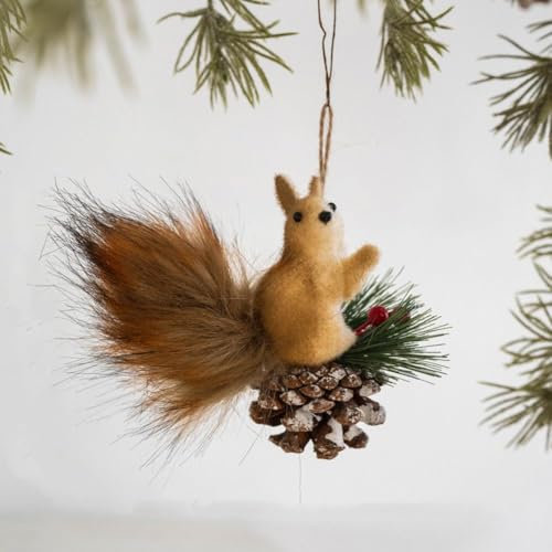 Christmas Squirrel Hanging Ornaments, Natural Straw Realistic Woodland Animals Figurines, Cute 3D Forest Animal Decoration, Woodland Animal Squirrel Decorative Hanging Figurine with Pinecone