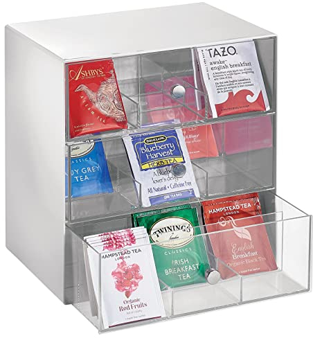 mDesign Aufbewahrungsbox für Teebeutel, Kaffeepads, Zucker usw. – kompakte Teekiste aus Kunststoff mit 27 Fächern – Küchen Organizer mit 3 Schubladen – hellgrau und durchsichtig
