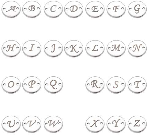 UNICRAFTALE 52St Edelstahl Brief Schmuckverbinder Charms Metall AZ Brief Anhänger Flach Rund Buchstaben Charms 1.2mm Loch Schmuck Verbinder Anhängers Für Halsketten Armband Schmuckherstellung