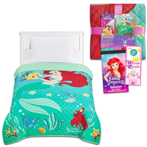 Disney The Little Mermaid Tagesdecke Twin Set für Kinder – Bundle mit Arielle gesteppter Tagesdecke für Doppelbett plus Tattoos, mehr | Little Mermaid Twin Bettwäsche-Set für Mädchen