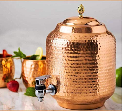Distributore di acqua in rame martellato da 5 litri (matka/vaso) con 1 bicchiere in rame (300 ml) e supporto, rame puro e benefici ayurvedici per la salute (5000 ml)