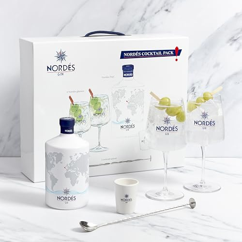 Nordés Gin, Premium Quality Gin, Confezione Regalo con Bottiglia da 700ml e 2 Bicchieri Serigrafati Nordés, 40% Vol.