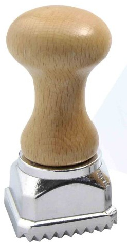 Eppicotispai Quadratischer Ravioli-Auswerfer-Stempel aus Aluminium mit Buchenholzgriff, 4,5 cm