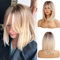 HAIRCUBE Kunsthaar-Perücke für Damen, blond, schulterlang, geschichtet, mit dunklen Wurzeln, kurz, mit Pony, für den täglichen Gebrauch oder Cosplay