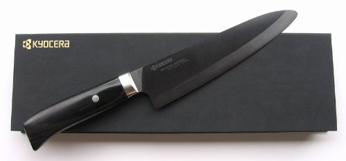Kyocera JPN-180 - Coltello da cucina professionale in ceramica, lama 18 cm, manico in legno di Pakka, con protezione lama