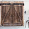 ABAKUHAUS Rustikal Duschvorhang, Hölzerne Stall-Tür Bild, Stoffliches Gewebe Badezimmerdekorationsset mit Haken, 175 x 200 cm, Beige