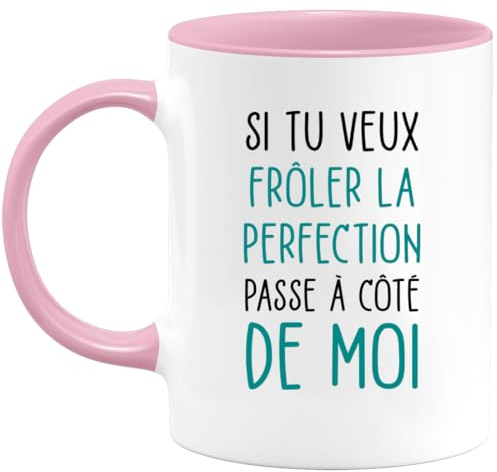 quotedazur - Mug Personnalisé Humour Si Tu Veux Frôler La Perfection Passe A Côté De Moi - Cadeau Noël Original Tasse Humoristique Chef Homme Femme - Rose/Céramique