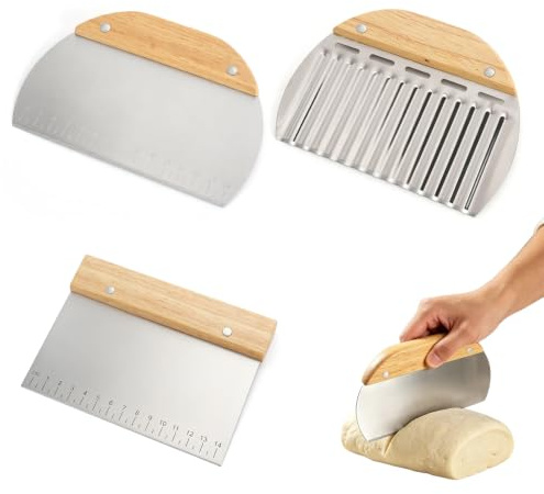 3 Grattoir à Pâte en Acier Inoxydable pour Couper Pain, Pizza et Gâteaux | Coupe Pâte avec Manche en Bois et échelle Graduée, Spatule Cuisine Antidérapant Aux Formes Arrondies, Angulaires et Ondulées