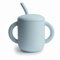 mushie Tasse d'Apprentissage en Silicone avec Paille | 6 Mois et Plus | 175 ml | Poignées Anti-Déversement et Antidérapantes | Sans BPA | Anti-Fuite | Lavable au Lave-Vaisselle | Powder Blue