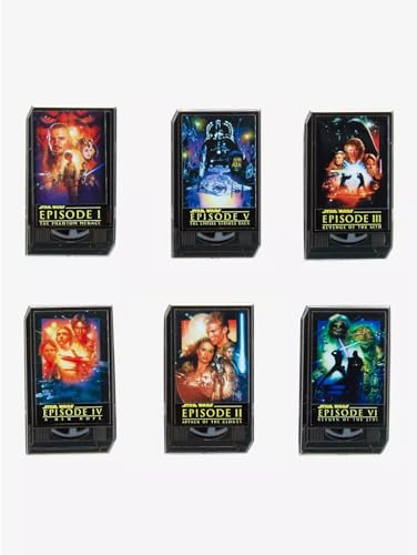 Loungefly Loungegly - Star Wars - VHS Cassettes - Enamel Pin - Blind Purchase - 1 Of 6 To Collect - Styles Vary - Star Wars - Blind Box - Emaille-Nadeln - Niedliche Brosche Zum Sammeln & Taschen