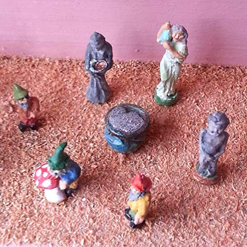 Langley Models Gnomes, Statues + garden Ornaments OO Scale UNPAINTED Kit F175
