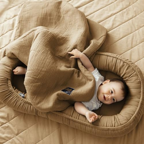 PALULLI® 2in1 Babynest mit Babydecke aus 100% Musselin Baumwolle Premium Kuschelnest Babynestchen 100x60cm Klettverschluss-Klappe Nestchen Wickelauflage Kuschelbett Kokon Decke (Braun)