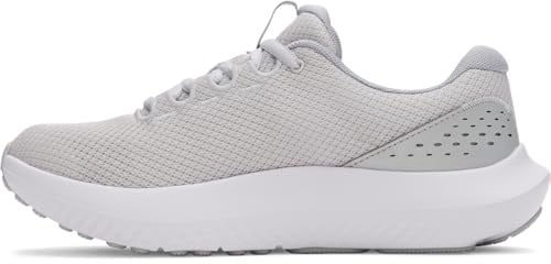 Under Armour Damen Charged Surge 4, leichte und atmungsaktive Laufschuhe, gepolsterte Joggingschuhe für langen Komfort,Halo Gray / Metallic Silver / Metallic Silver,42