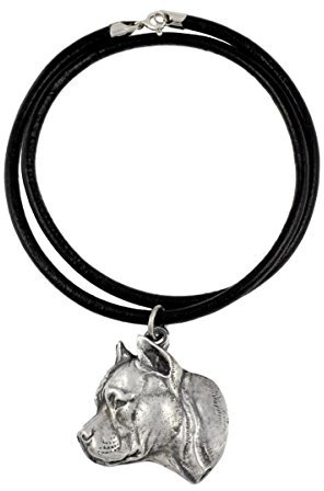 Art-Dog Hundekopf-Halskette auf Lederband - ArtDog Kollektion Hunde Halskette - Silberne Ketten mit Hundebildern - Schmuck mit Hunderassen - American Staffordshire Terrier - Amerikanischer II