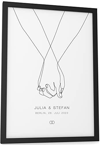 Papierschmiede® Paar Bild Personalisiert mit Namen, Datum und Ort, DIN A4 (21x30 cm) Bilderrahmen wählbar, Wandbild Hochzeitsgeschenke für Brautpaar Jahrestag Hände „Wedding Hands“