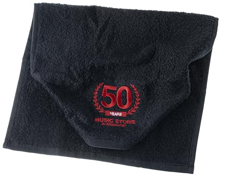 Music Store 50th Anniversary Drummer Handtuch, Schwarz, 30x50cm, Hochwertiges Polyester, Perfekt für Bühnenmusiker, Kompakt, Leicht Verstaubar, Edle Stickerei, Zubehör für Drums