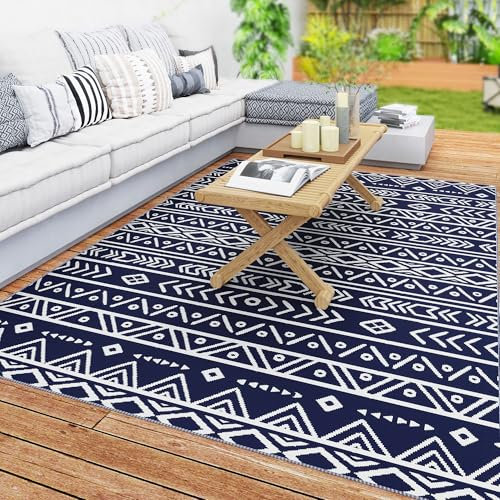 Outsunny Reversible Outdoor Rug with Carry Bag, Waterproof Plastic Straw Mat for Garden, Deck, RV, Picnic, Beach, Camping, 182 x 274cm, Dark Blue and White