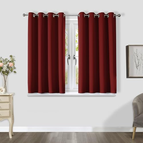 CUCRAF Thermovorhang Kälteschutz Vorhang Blickdicht 2er Set H137 x B132 cm Gardinen mit Ösen Rot Verdunklungsvorhänge, Weich und Langlebig Schallschutz Vorhang für Schlafzimmer Wohnzimmer