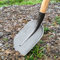 Emsländer Schaufel, ölgehärtet, farblos lackiert, mit lackiertem (100 cm) 1a Eschen-T-Stiel, Gr.2