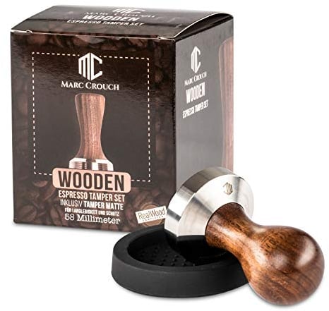 Marc Crouch® 58mm Kaffee Tamper Set aus hochwertigem Buchenholz und Edelstahl inkl. Silikonmatte 58mm + 3 Stencil/Schablonen – Intensiver Kaffee Genuss Dank Espresso Stempel (58mm)