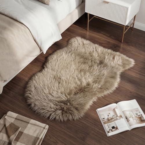 JXLOULAN Faux Lammfell Schaffell Teppich Grau Braun 40x60 cm, Longhair Flauschiger Fell Teppiche Wohnzimmer Deko Weicher für Stühle Sofa Schlafzimmer Kinderzimmer