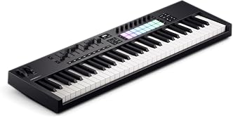 Novation Launchkey 61 [MK4] — Controller MIDI USB a tastiera da 61 tasti semipesati, con integrazione per DAW. Modalità Accordo e Scala, 8 drum pad, arpeggiatore. Software di produzione inclusi