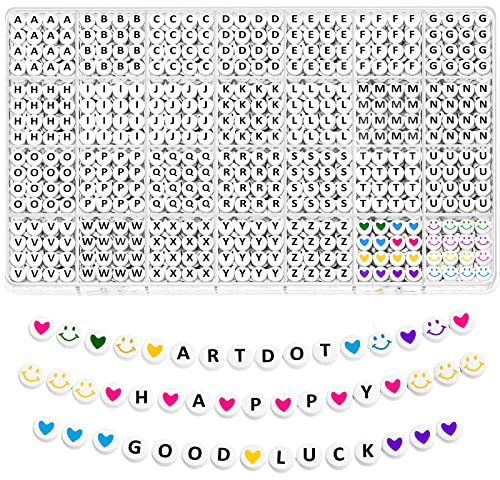ARTDOT 1400 Stück A-Z Buchstabenperlen, Alphabet Perlen für Armbänder, 7 mm Perlen zum Auffädeln, Armbänder Selber Machen Buchstaben Perlen und Bunte Smiley Herz Perlen für Schmuck DIY Crafts