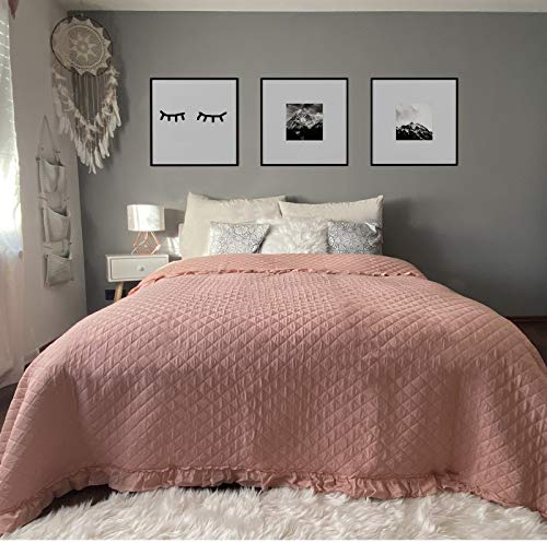 HOMELEVEL Tagesdecke Bett & Sofaüberwurf 240cm x 220cm Bettüberwurf Sofa Tages Decken Betthusse XXL Decke Überwurf Altrose Rüschen