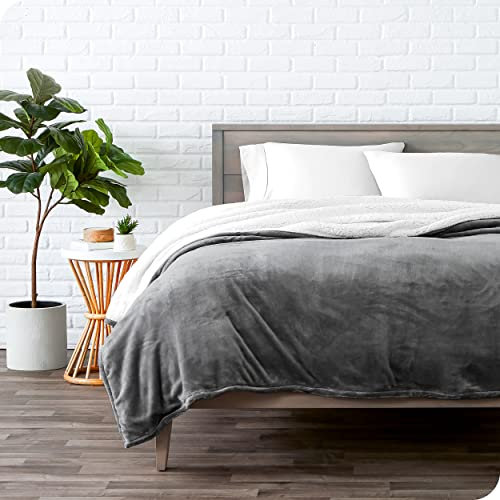 Bare Home Sherpa Kuscheldecke 150 x 200cm in Grigio Scuro - Flauschige & Weiche Sofa ‑ und Bettdecke - Warm, Leicht & Wendbar - Oeko‑Tex Zertifiziert