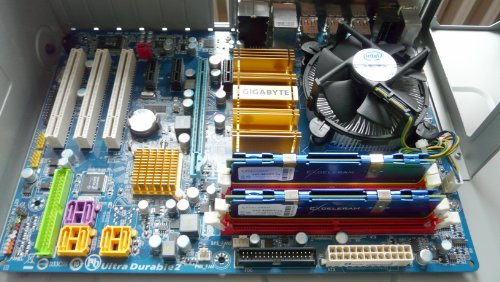 Gigabyte EP35-DS3 Mainboard Socket775 FSB1333 ATX