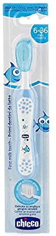 Chicco Primer Cepillo de Dientes Bebés y Niños con Cabezal Redondeado, Cerdas Súper Suaves, Delicado para Encías y Dientes, Capuchón Incluido Cepillo de Dientes para Bebés de 6-36 Meses, Azul Peces